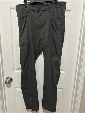 Wrangler Men's Cargo Pants in Charcoal Gray